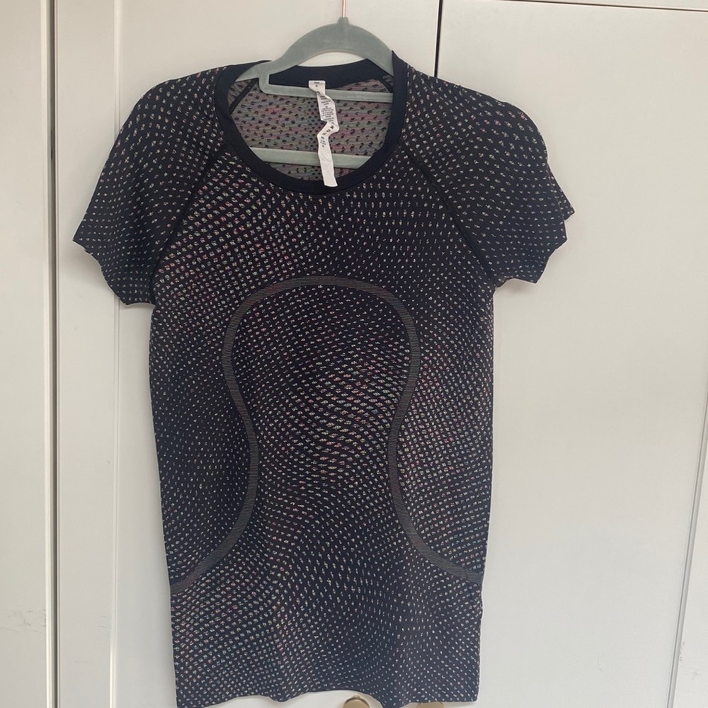 Lululemon swiftly tech t-shirt. Size 6. Like new condition.